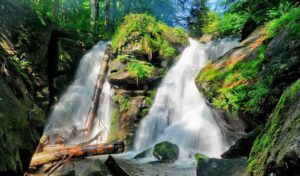Похід до водоспад Воєводин